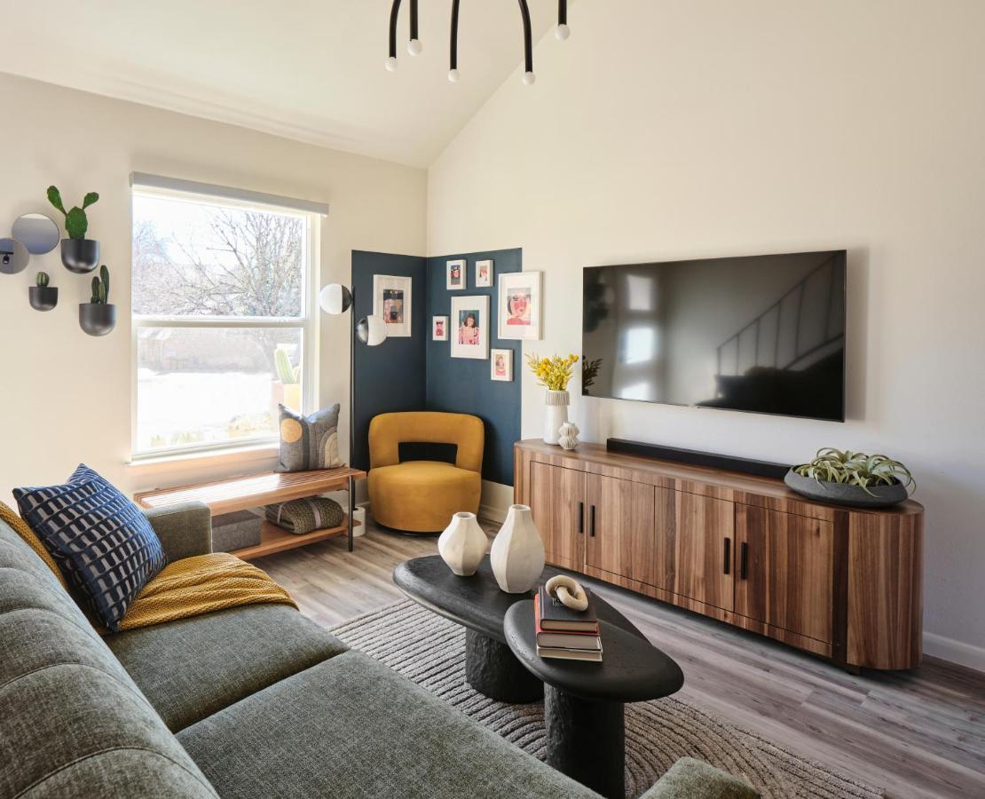 Midcentury Couples Designer Loft - Casa Tuya Apartment ออสติน ภายนอก รูปภาพ